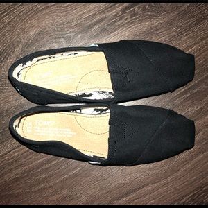 NEW black toms
